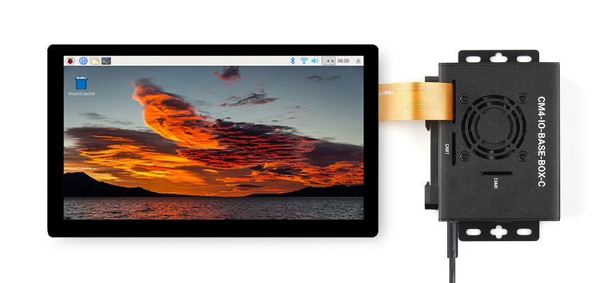 树莓派 CM4 基础扩展板支持 LCD 接口直连