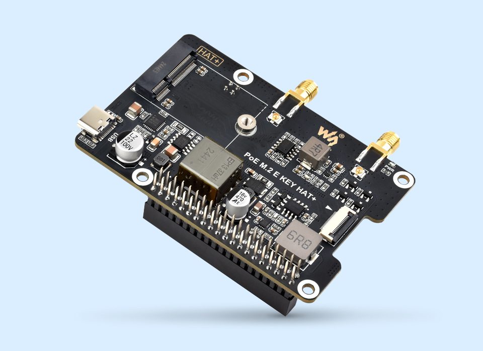 树莓派5 PCIe 转 M.2 E KEY 扩展板在金色环境中展示