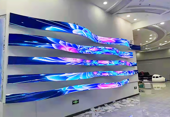 96×48 全彩 LED 柔性点阵显示屏支持级联多个 LED 显示屏