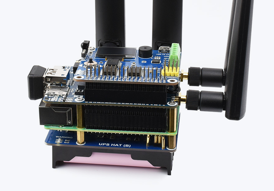 载树莓派 40PIN GPIO 接口的树莓派 5G 通信扩展板