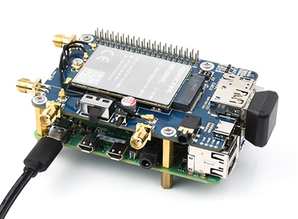 接入树莓派 4B的树莓派 5G 通信扩展板