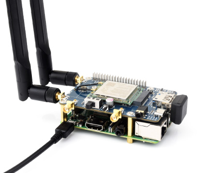 接入 CM4 扩展板的树莓派 4G 通信扩展板