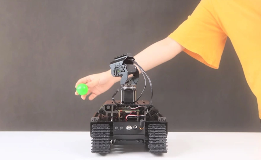 UGV Beast AI 机器人识别，追踪，锁定