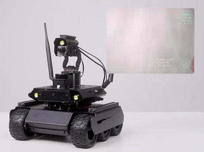 UGV Rover PT AI 机器人，六轮四驱开源移动机器人在野外复杂的地形中行使