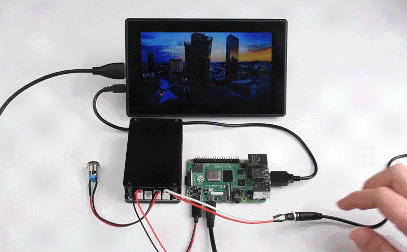 不间断电源 (UPS) 模块支持同时充电和放电