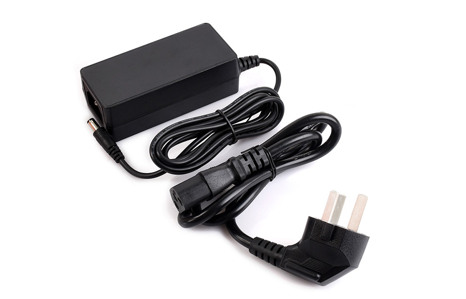 19V 3.5A 电源首图