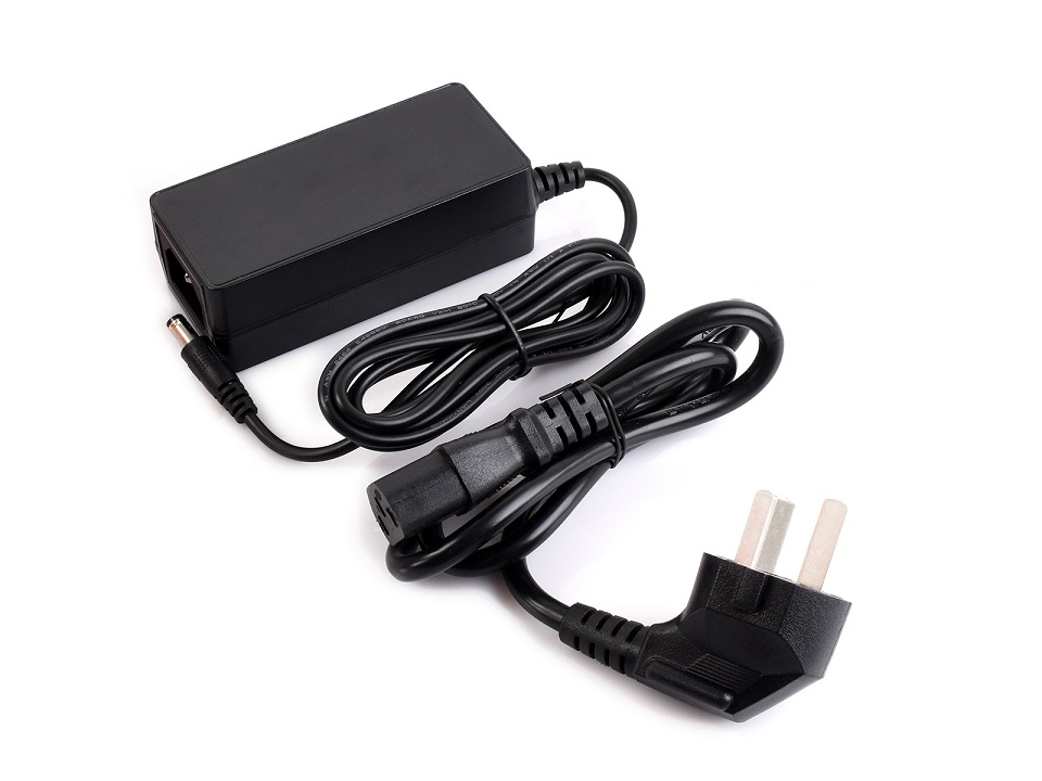 中规 19V 3.5A 电源配件