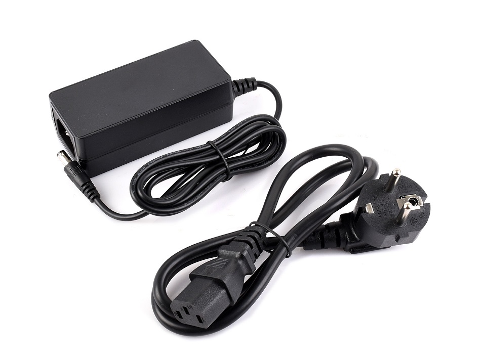 欧规 19V 3.5A 电源配件