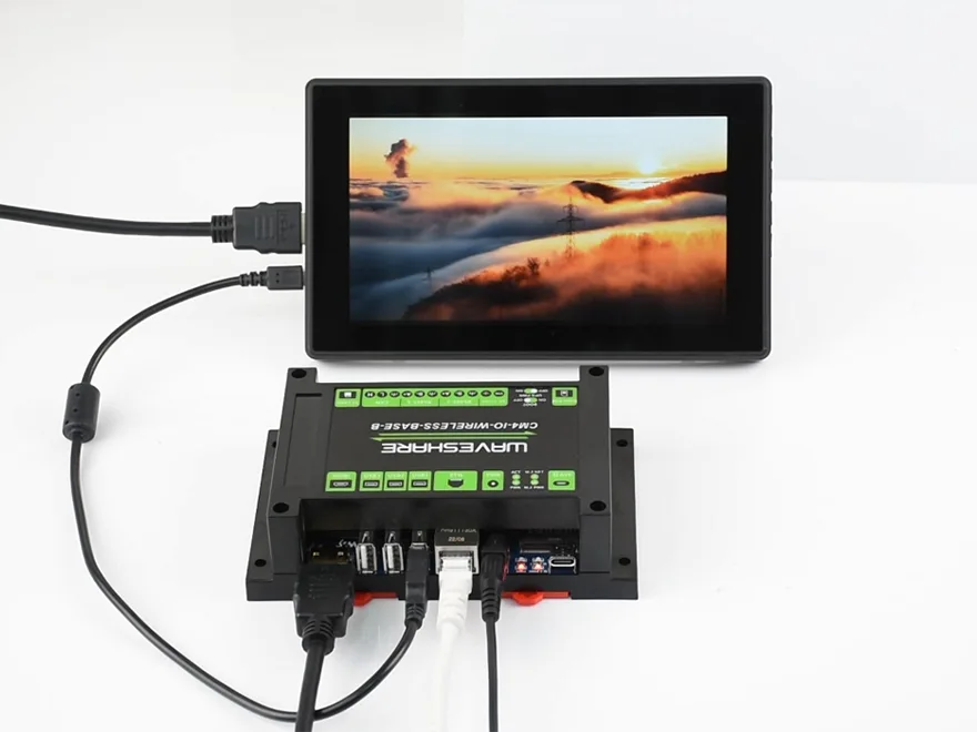 树莓派 CM4 带 UPS 工业扩展模块