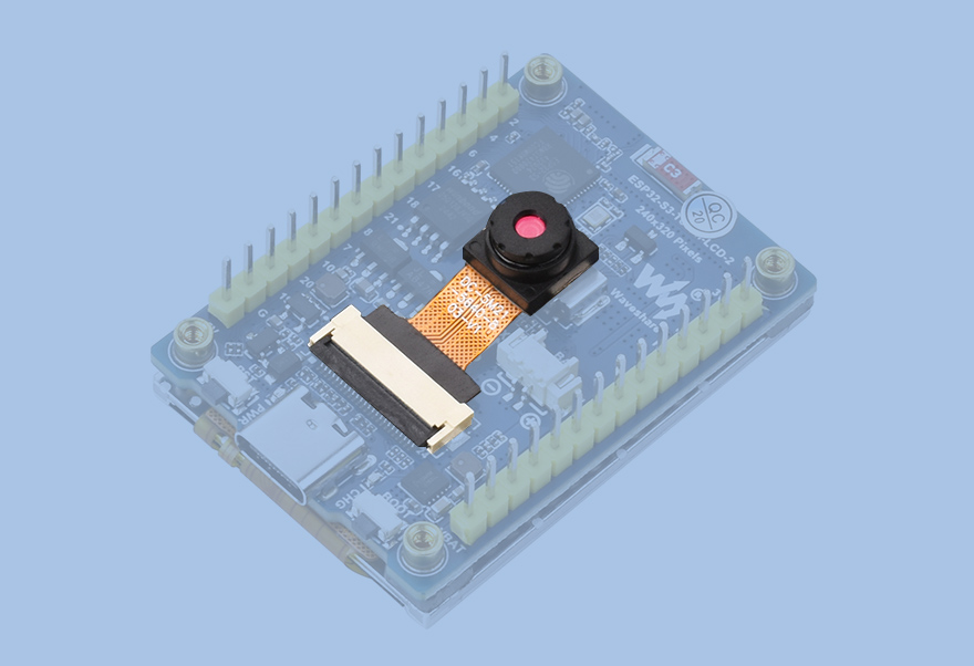 三个ESP32-S3 2 英寸电容触控屏开发板并列,并展示不同视角及IPS屏幕软件