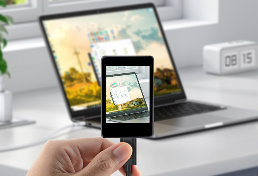 三个RP2350 4 英寸电容触控屏开发板并列，并展示不同视角及IPS屏幕软件