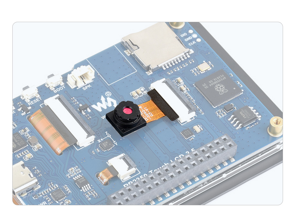 三个RP2350 3.5 英寸电容触控屏开发板并列，并展示不同视角及IPS屏幕软件